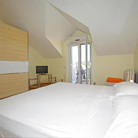 Rose Apartment *