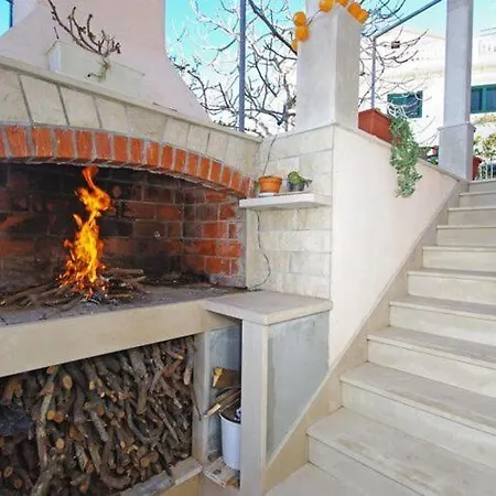 Rose Apartment Sumartin