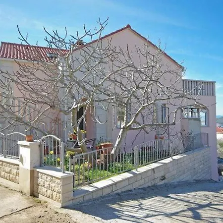 Rose Apartment